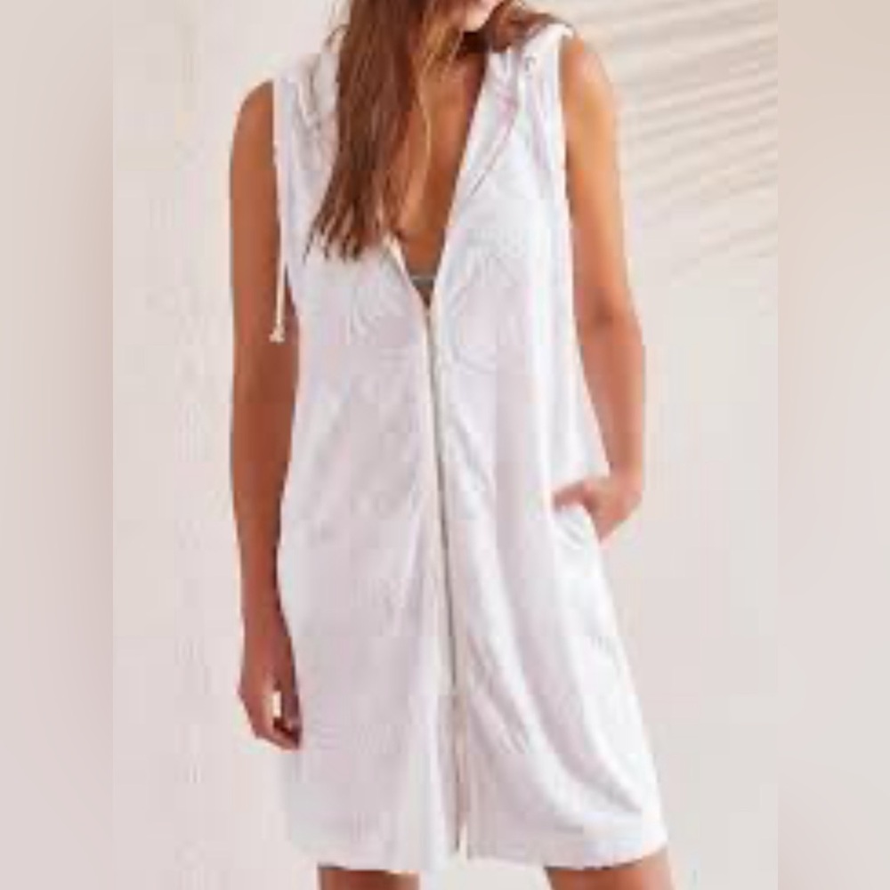 Kim Rogers Sleeveless Zip Front Hooded Cover Up